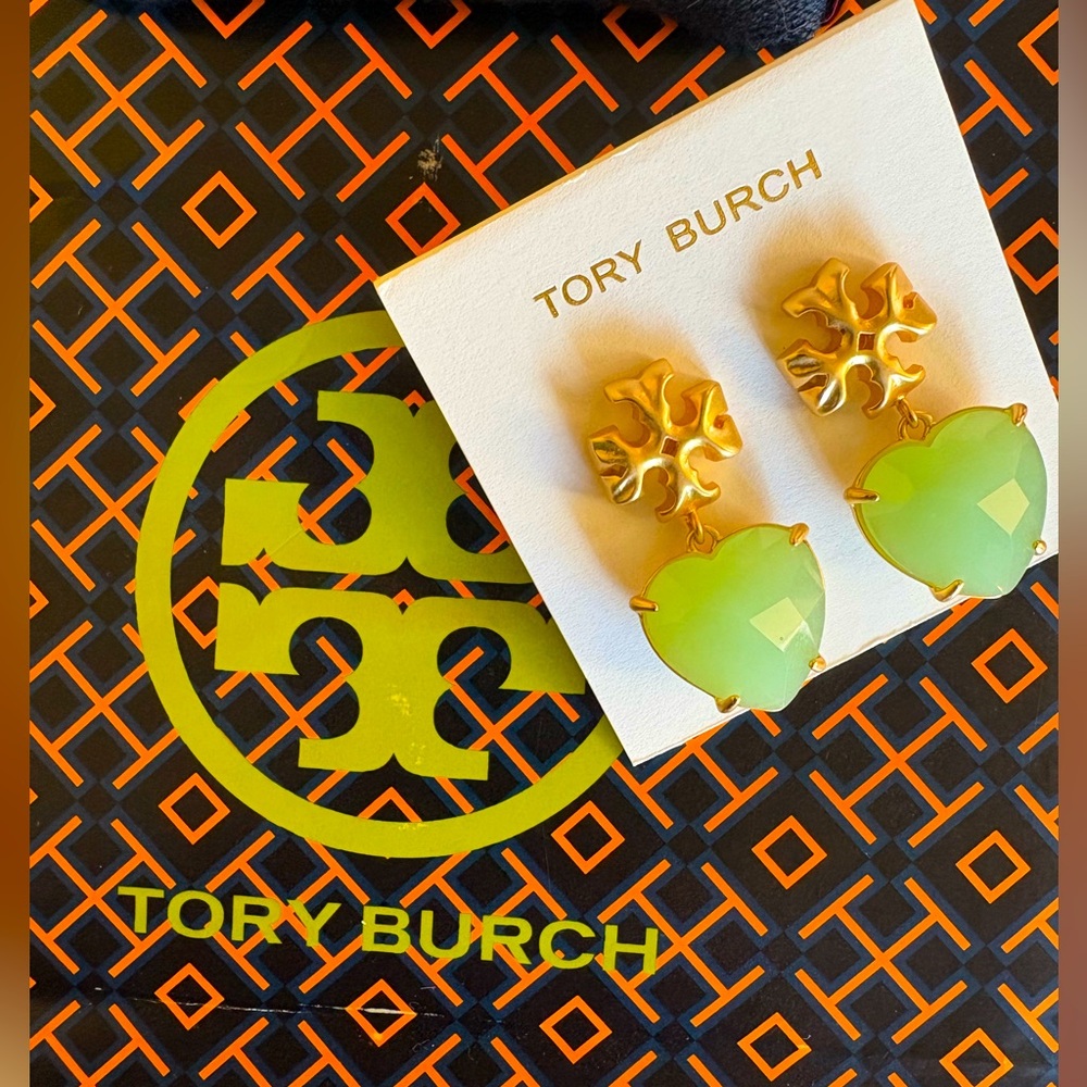TORY BURCH ROXANNE GREEN HEART CRYSTAL DIAMOND EARRINGS